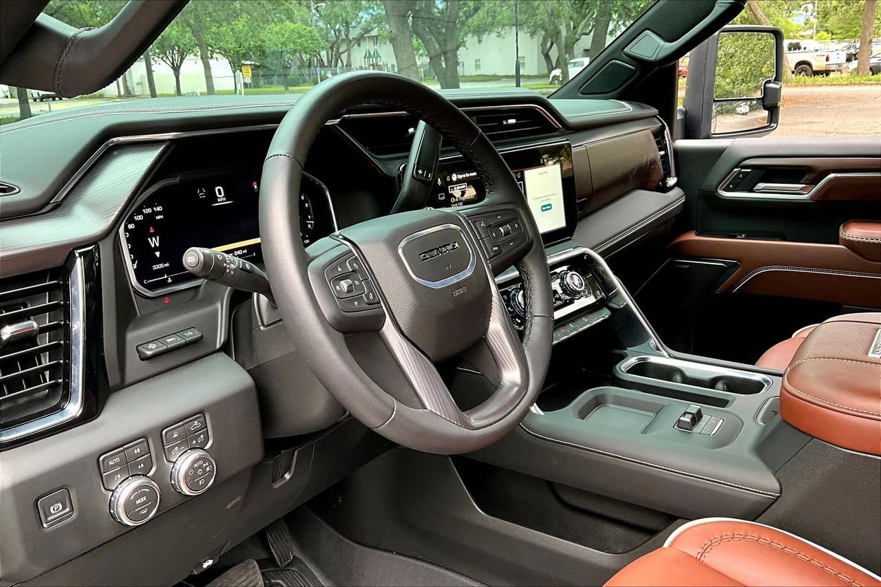 Used 2026 GMC Sierra 2500 Denali Ultimate w/ LPO, Black Badging Package AWD/4WD image 14