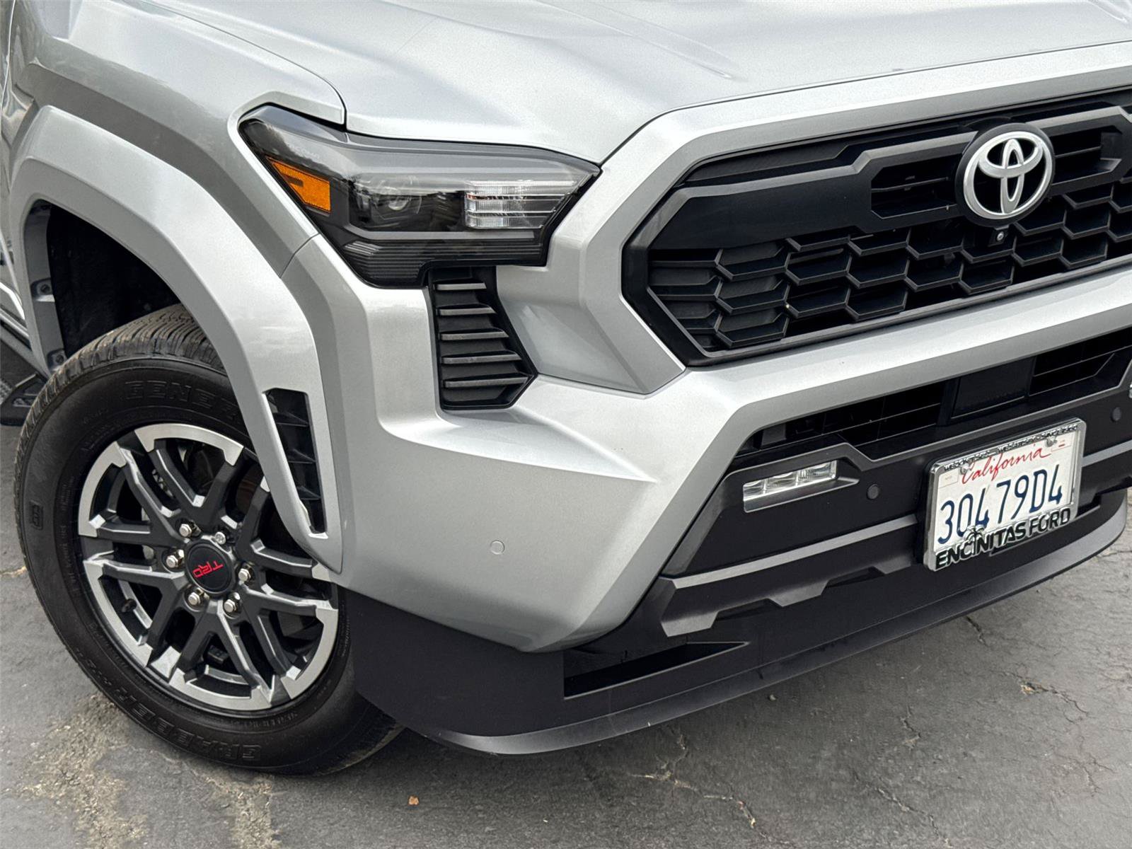 Used 2024 Toyota Tacoma TRD Sport w/ TRD Sport Premium Package AWD/4WD image 3