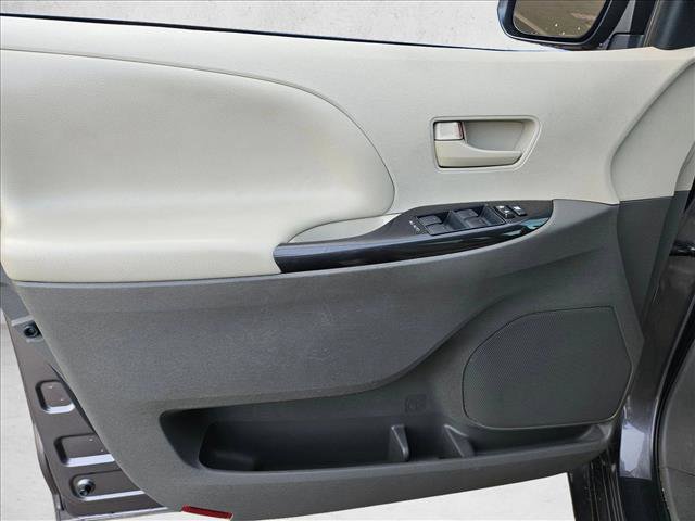 Used 2013 Toyota Sienna LE FWD image 19
