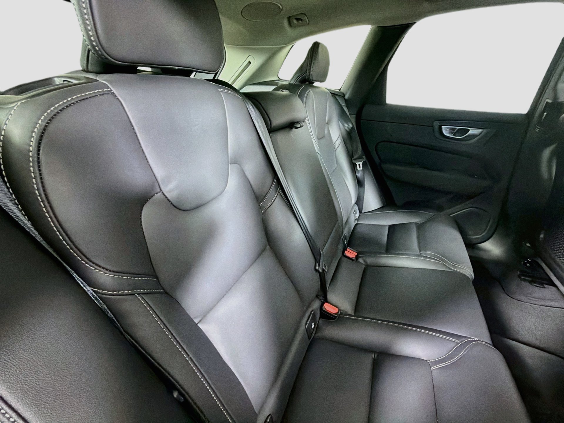 Certified 2026 Volvo XC60 B5 Ultra AWD/4WD image 29