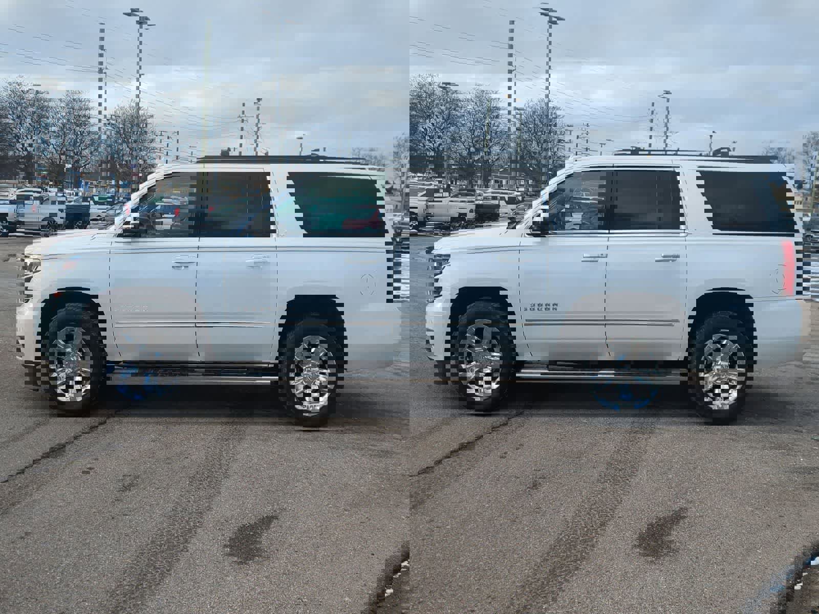 Used 2017 Chevrolet Suburban LT w/ LT Signature Package image 5