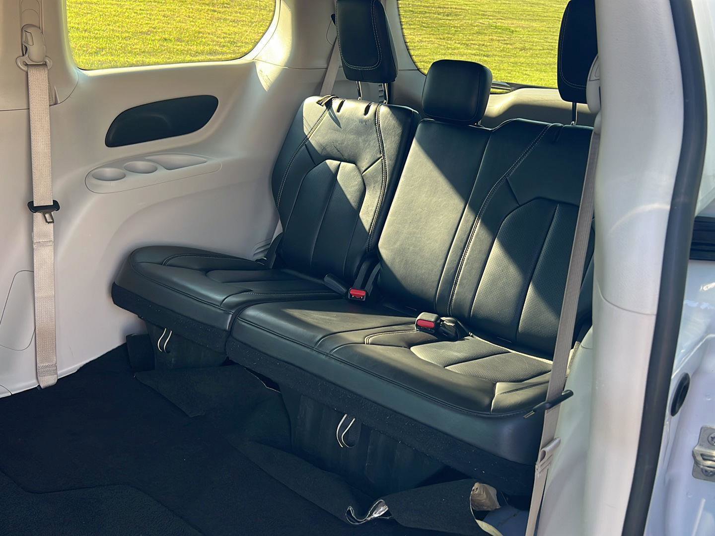 Used 2023 Chrysler Pacifica Touring-L image 11