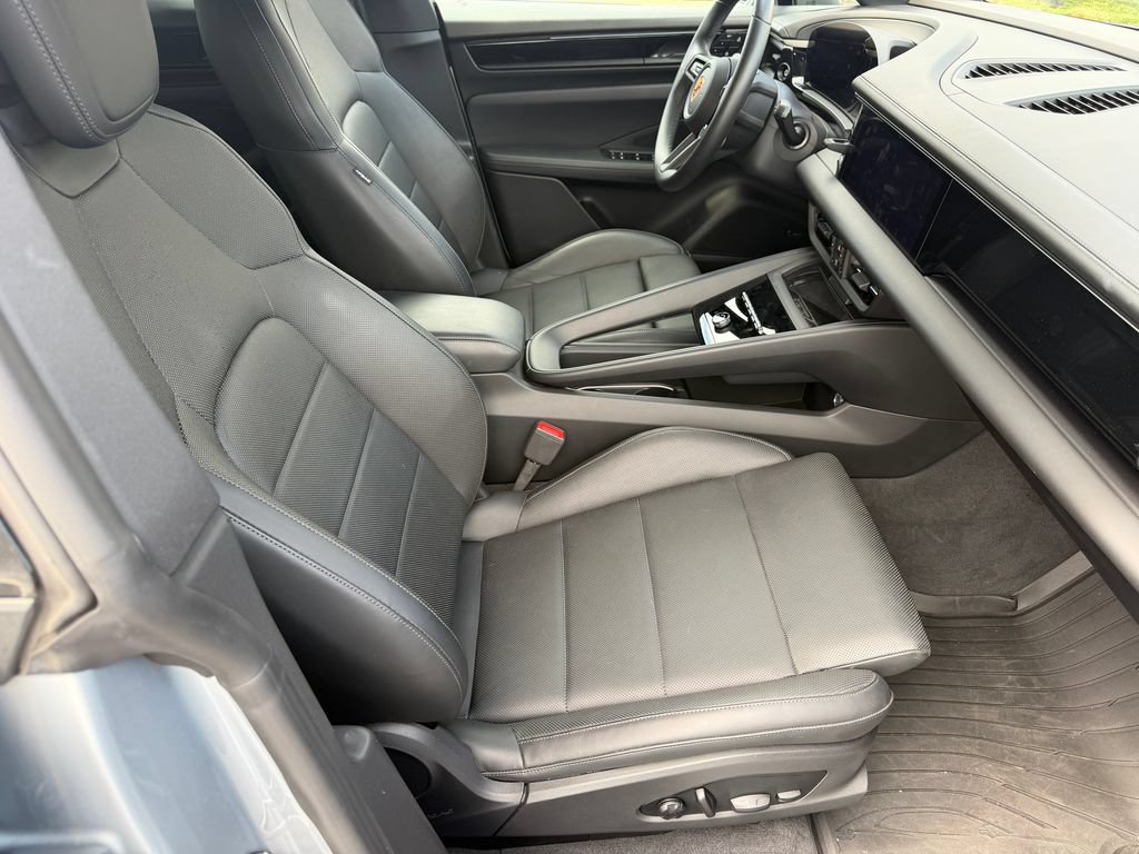 Used 2025 Porsche Macan 4 Electric AWD/4WD image 15