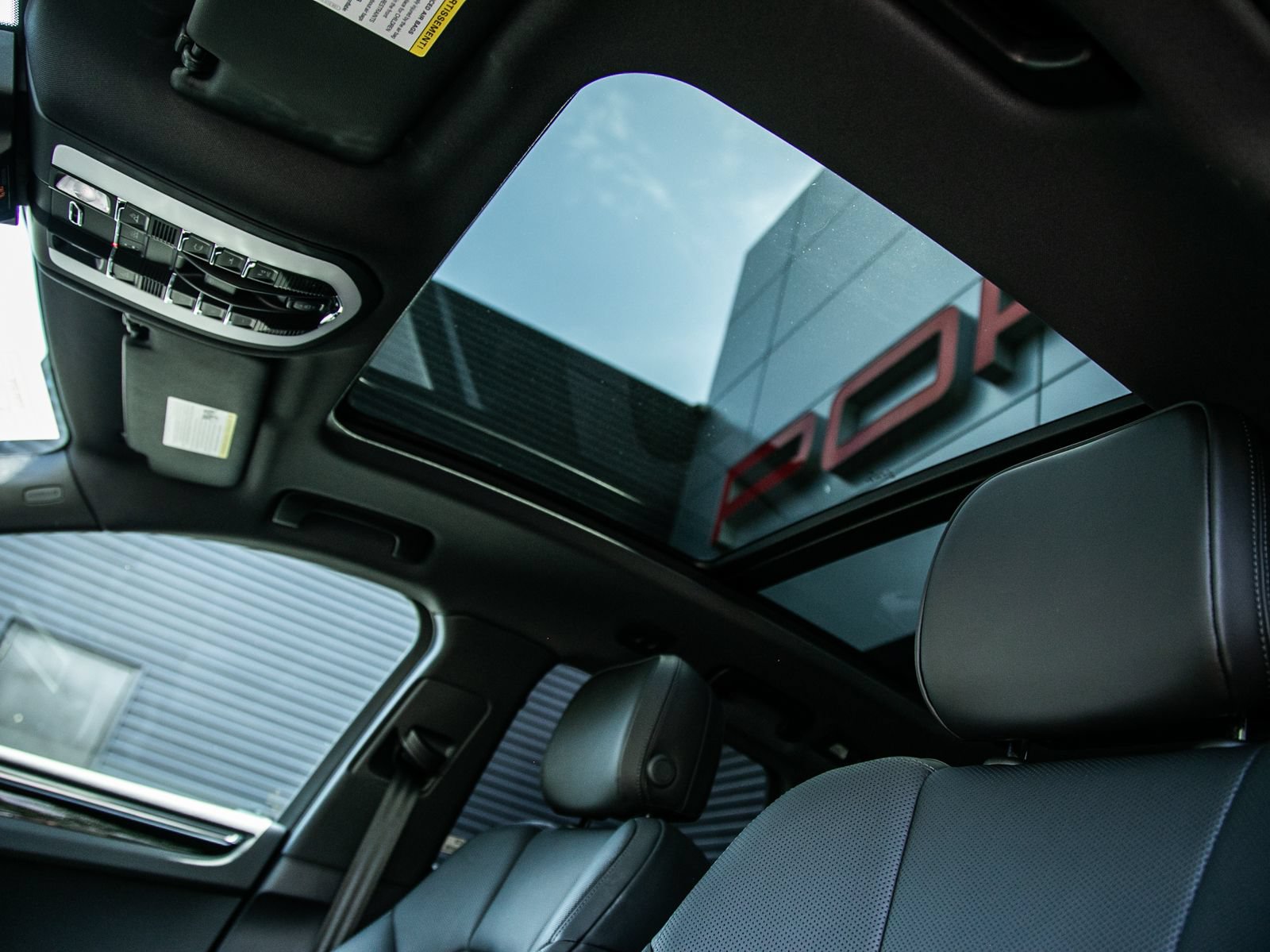 Certified 2026 Porsche Macan AWD/4WD image 22