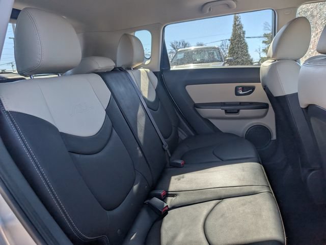 Used 2013 Kia Soul ! w/ Premium Pkg FWD image 20