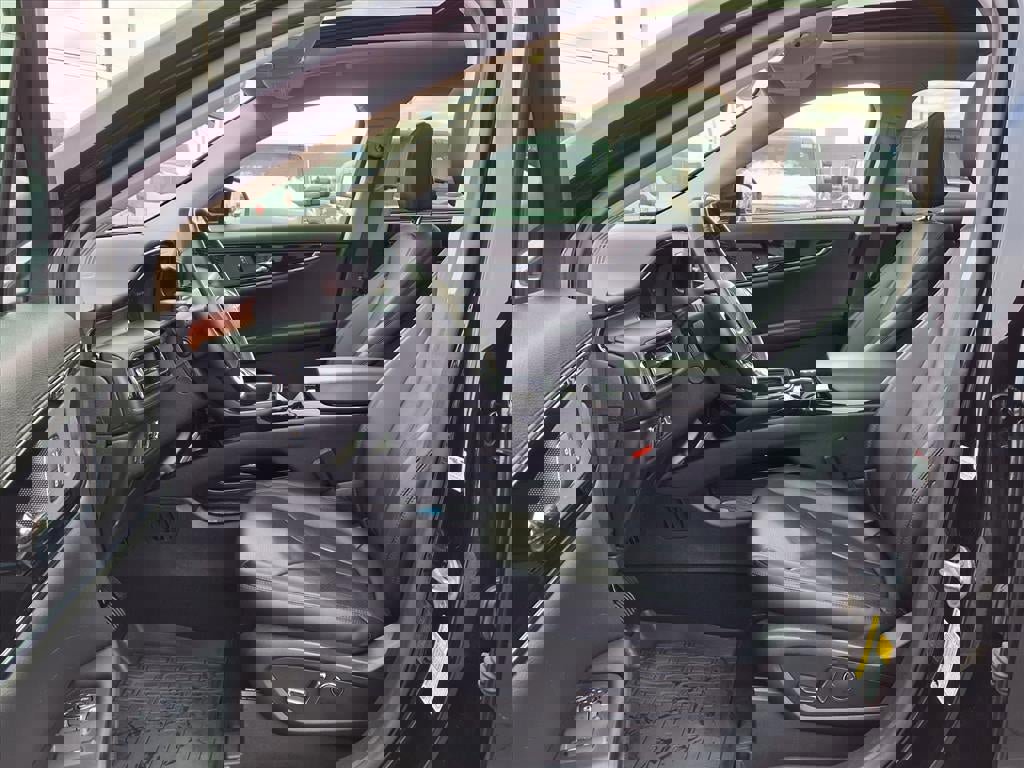 Used 2022 Lincoln Nautilus Reserve w/ Equipment Group 201A image 14