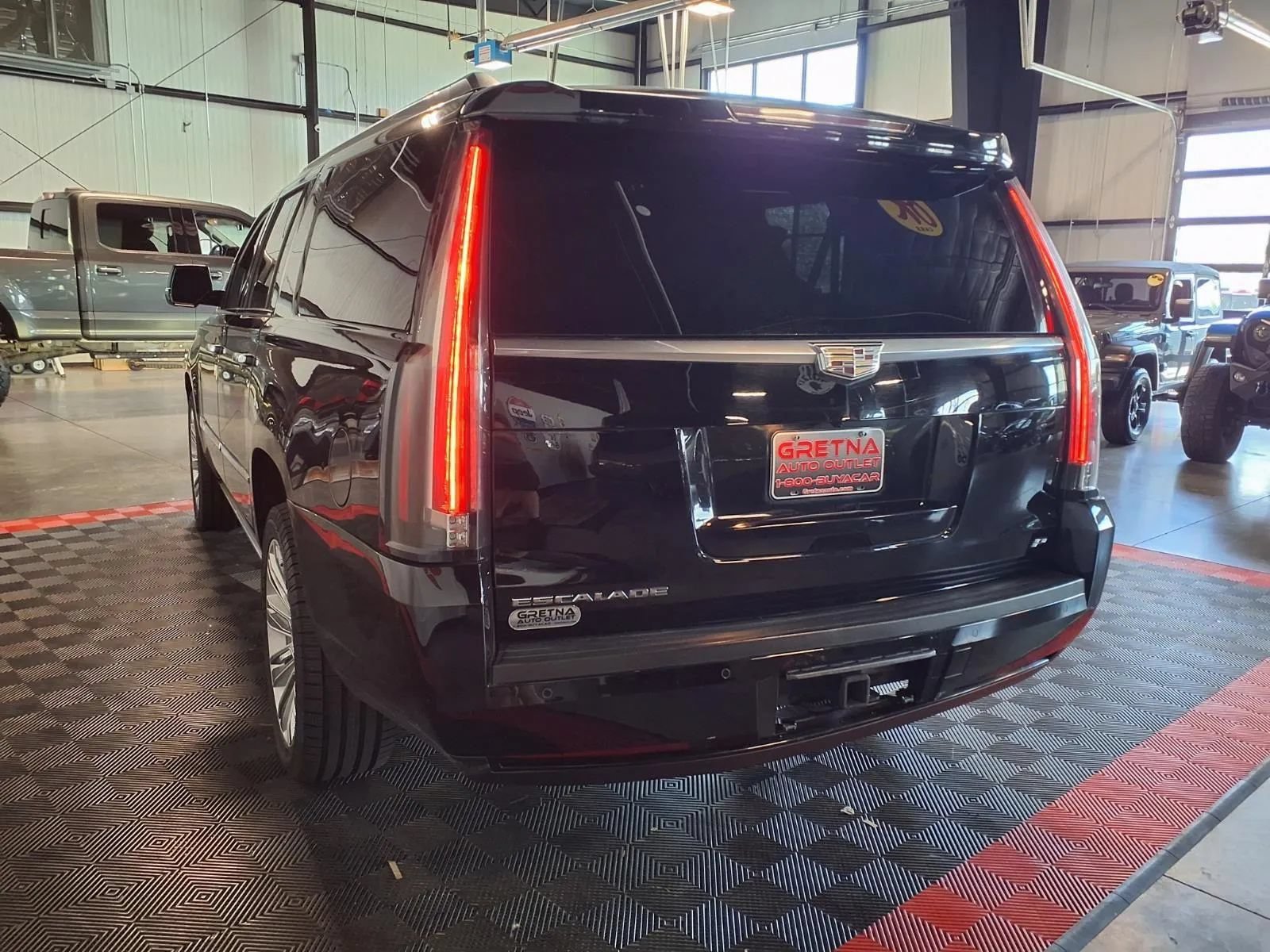 Used 2015 Cadillac Escalade ESV Platinum AWD/4WD image 5