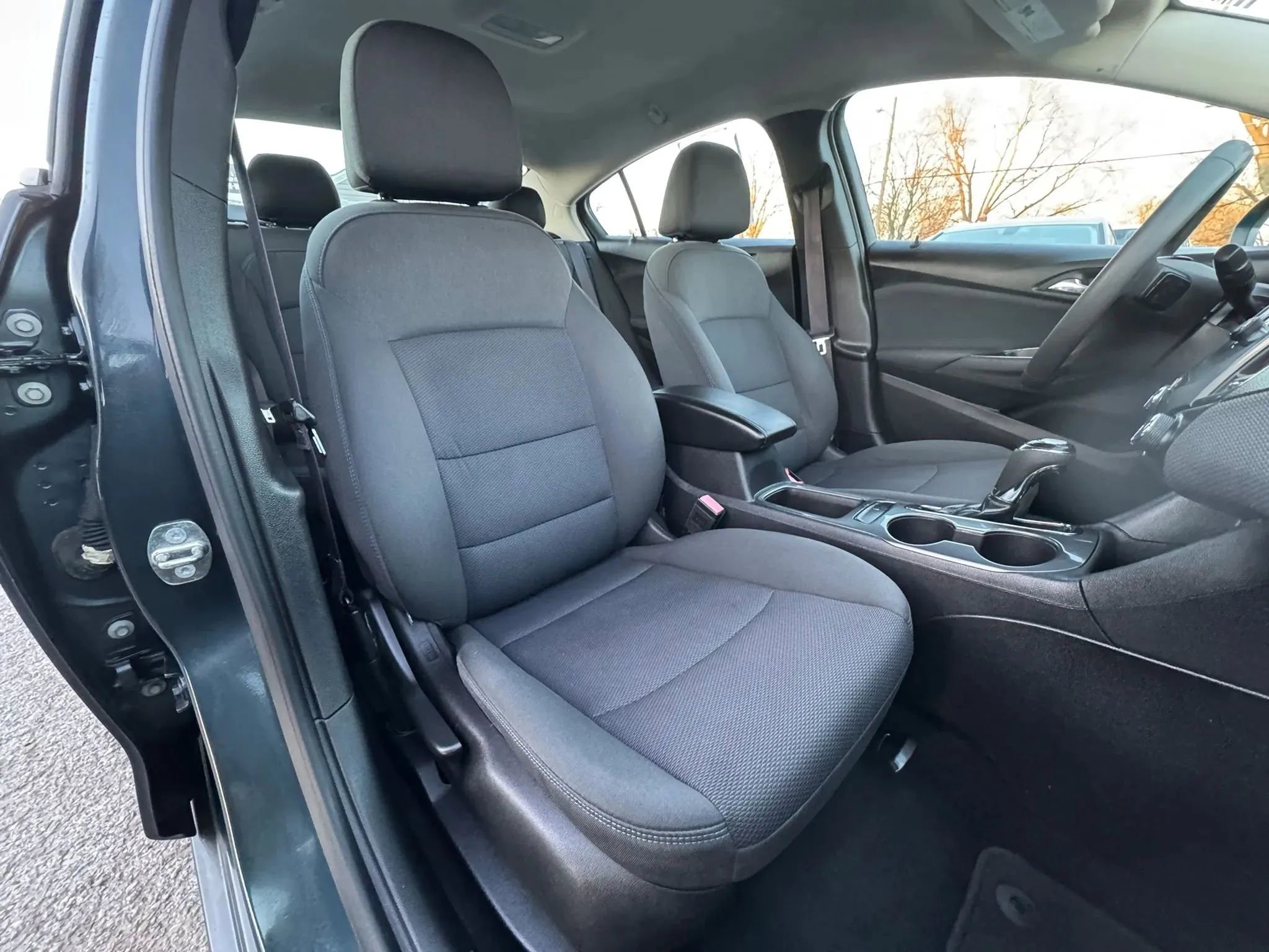 Used 2017 Chevrolet Cruze LT w/ Convenience Package FWD image 11