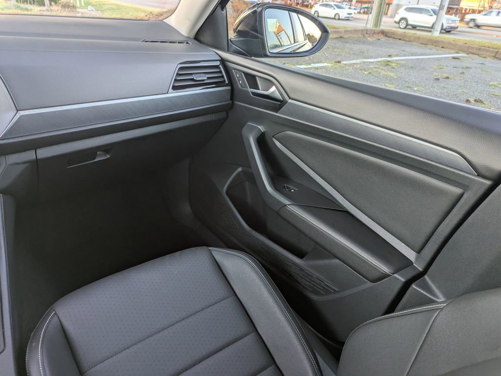 Certified 2024 Volkswagen Jetta SE image 16