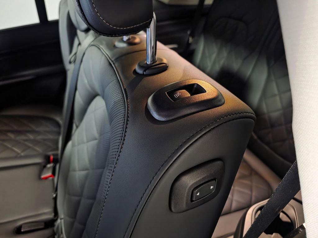 Used 2025 BMW X7 xDrive40i w/ Premium Package image 20