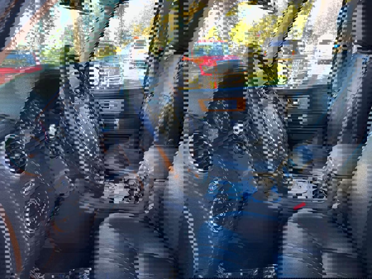 Used 2015 Land Rover LR4 HSE image 20