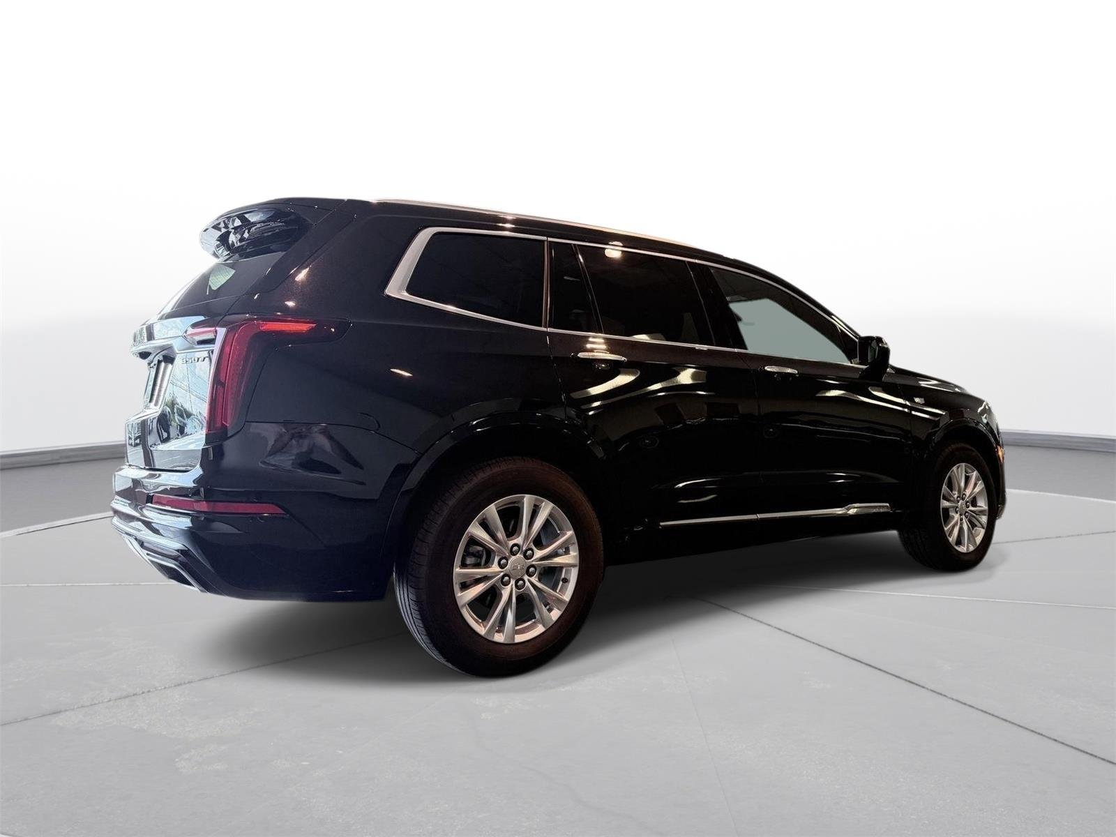 Used 2024 Cadillac XT6 Luxury w/ LPO, Floor Liner Package AWD/4WD image 6