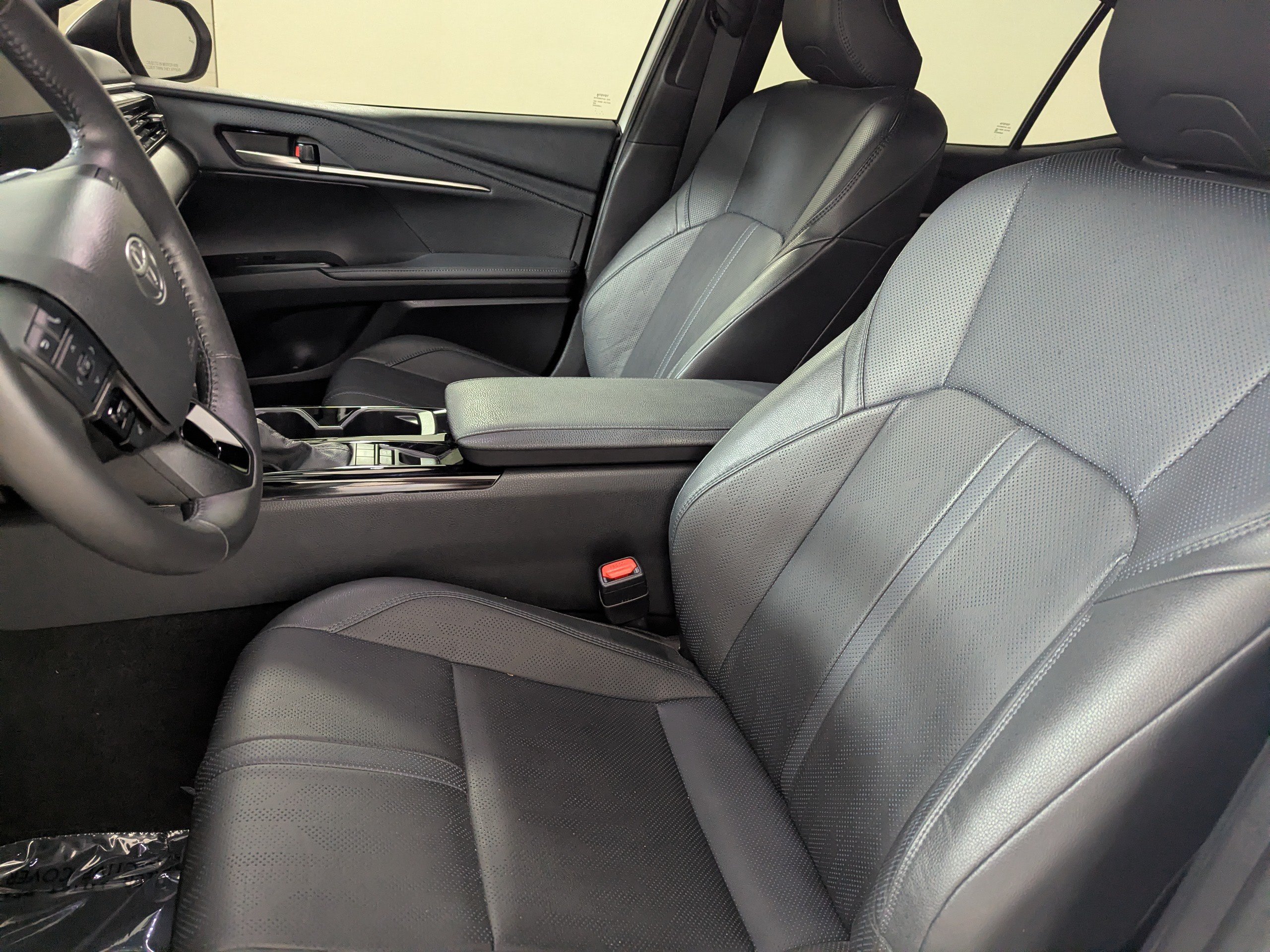 Used 2025 Toyota Camry XSE FWD image 15