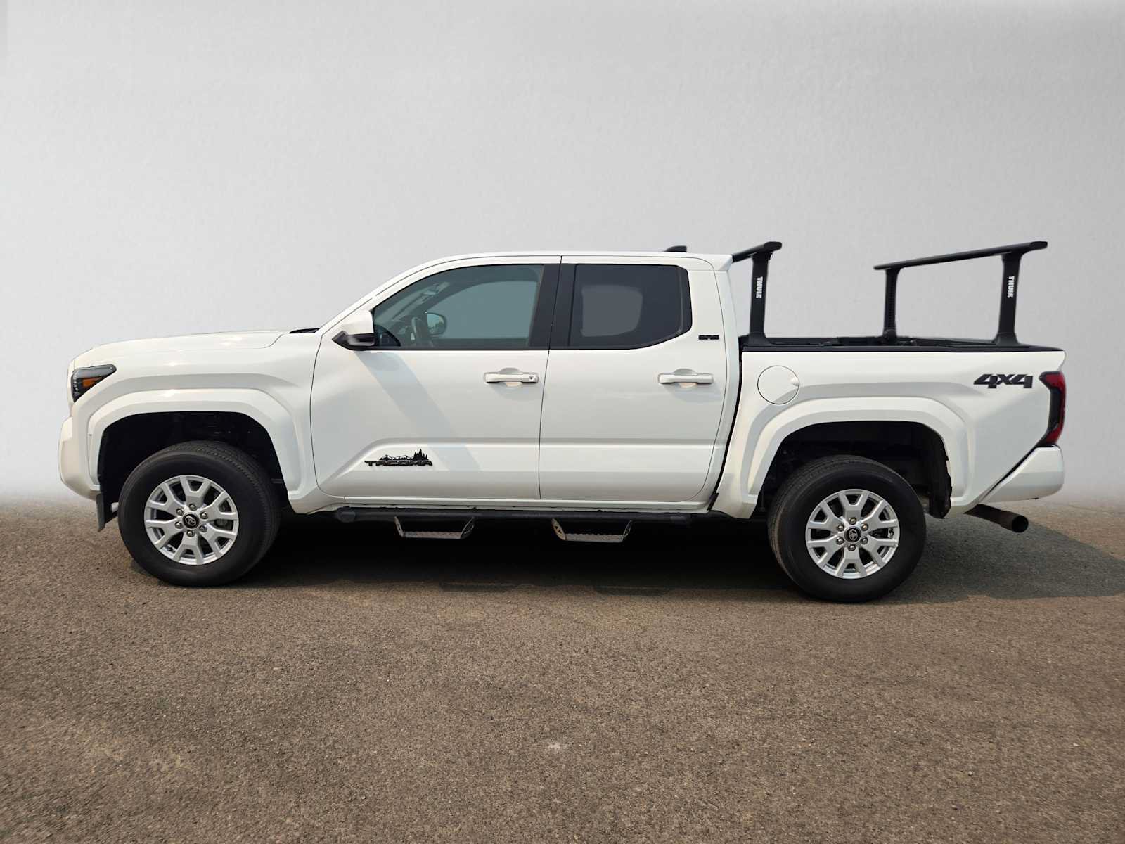 Used 2024 Toyota Tacoma SR5 w/ SR5 Upgrade Package AWD/4WD image 7