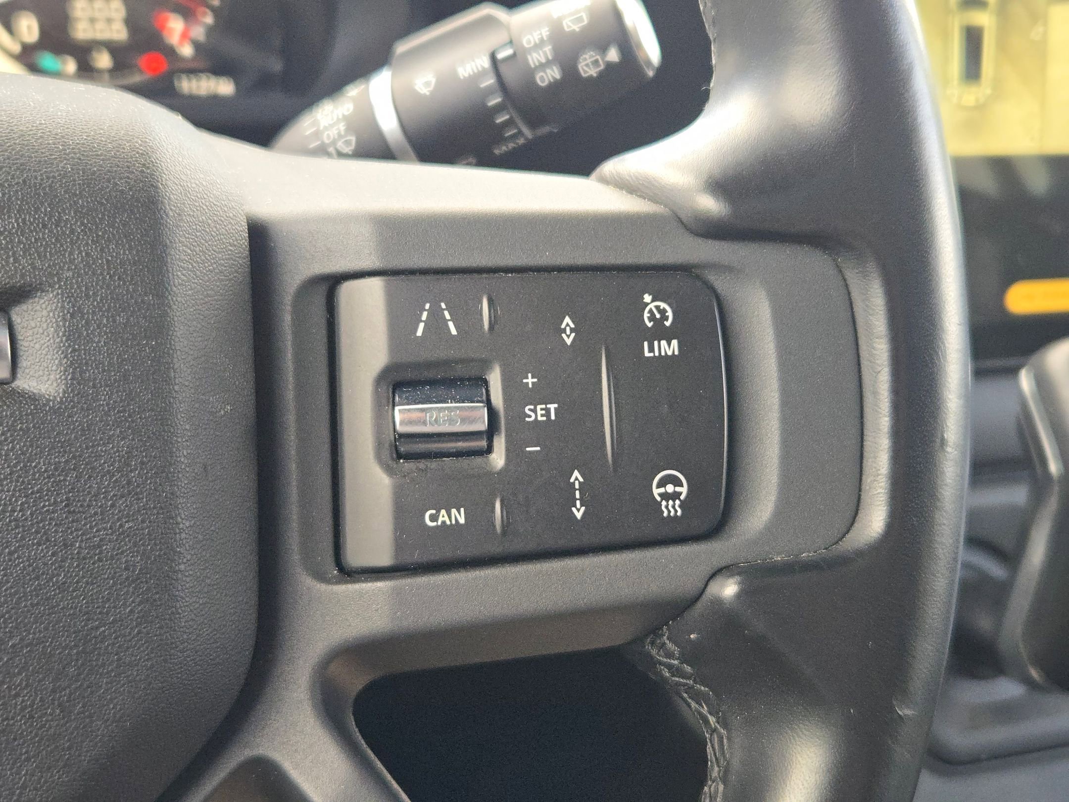 Used 2024 Land Rover Defender 130 X-Dynamic SE image 22