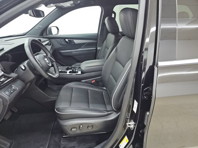 Used 2025 Buick Enclave Preferred AWD/4WD image 2