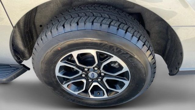 Used 2024 Ford Expedition Max XLT AWD/4WD image 3