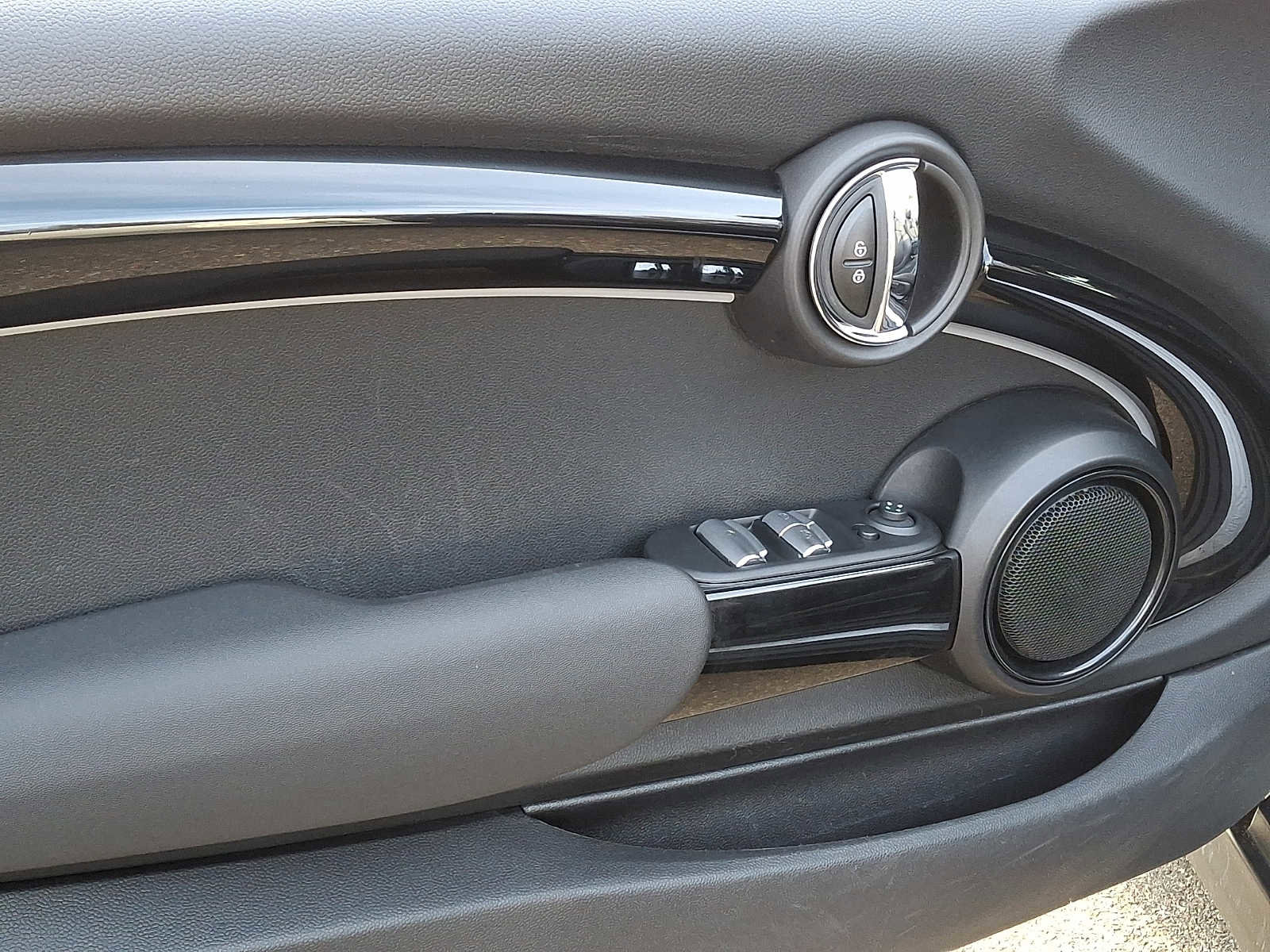 Used 2022 MINI Cooper S w/ Signature Upholstery Package image 7