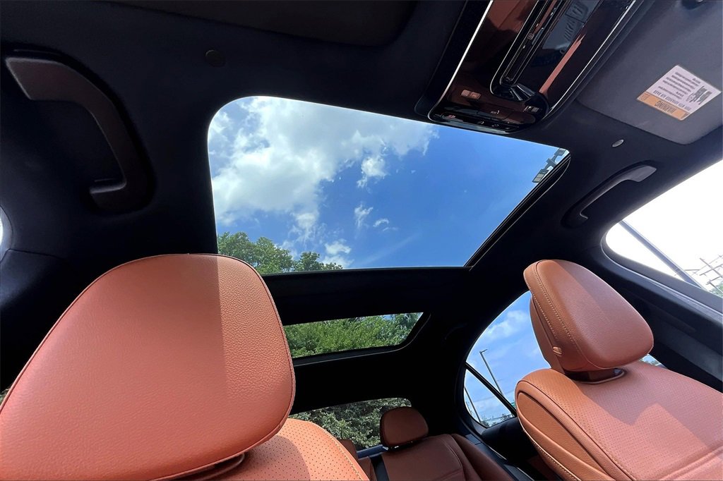 Certified 2023 Mercedes-Benz C 300 4MATIC Sedan image 17