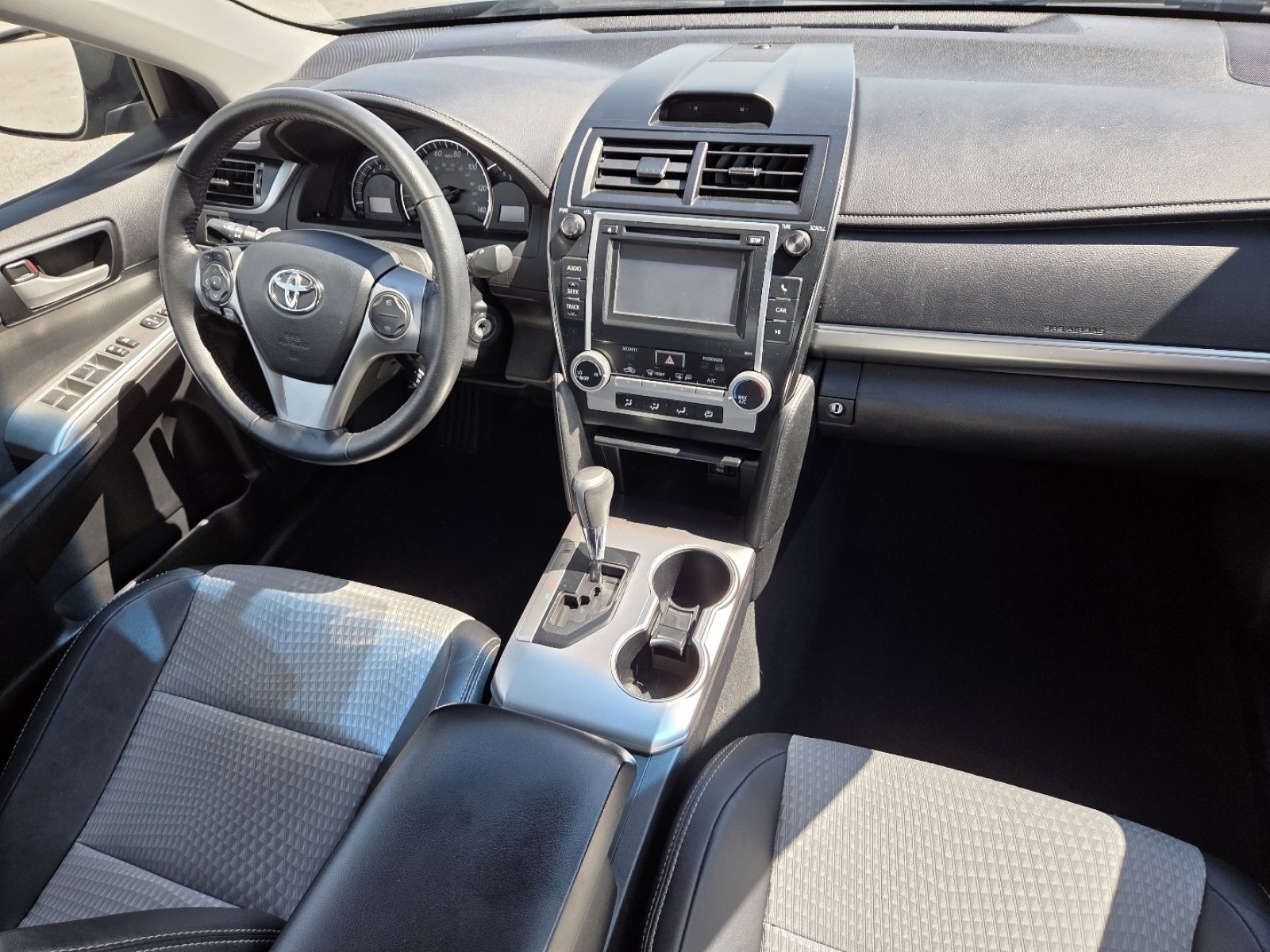 Used 2013 Toyota Camry SE FWD image 19