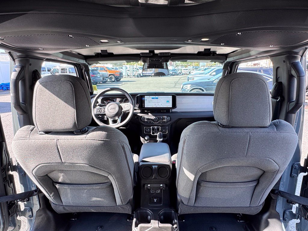 Used 2026 Jeep Wrangler Unlimited Sahara AWD/4WD image 24