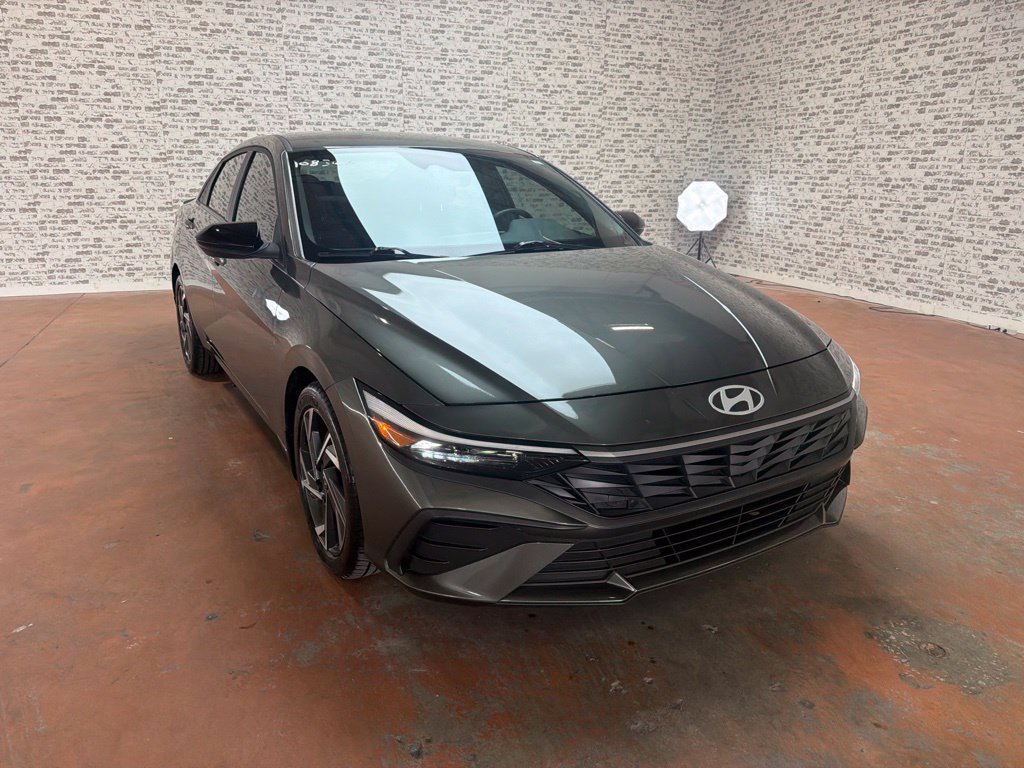 Certified 2025 Hyundai Elantra Sport FWD image 1