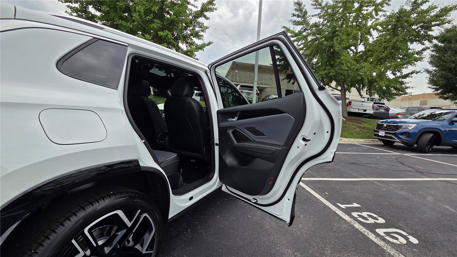 New 2026 Volkswagen Tiguan SEL R-Line AWD/4WD image 31