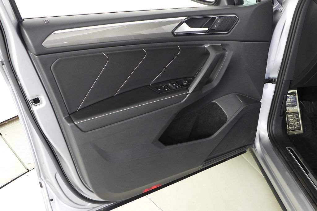 Certified 2023 Volkswagen Tiguan SE R-Line FWD image 11