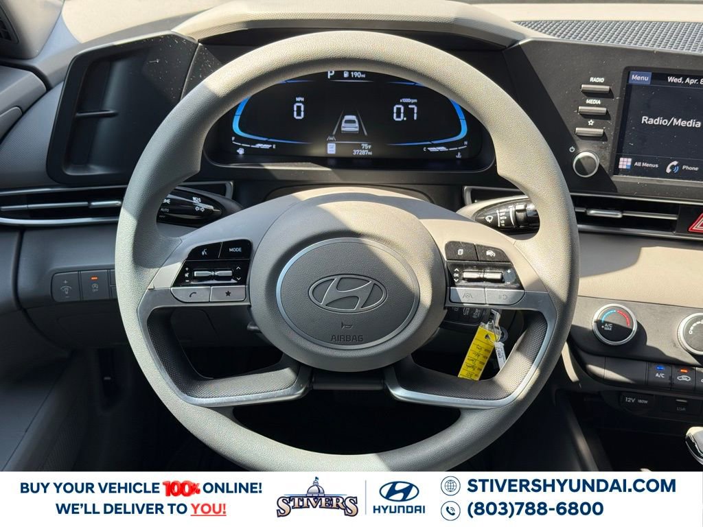 Used 2025 Hyundai Elantra SE image 21