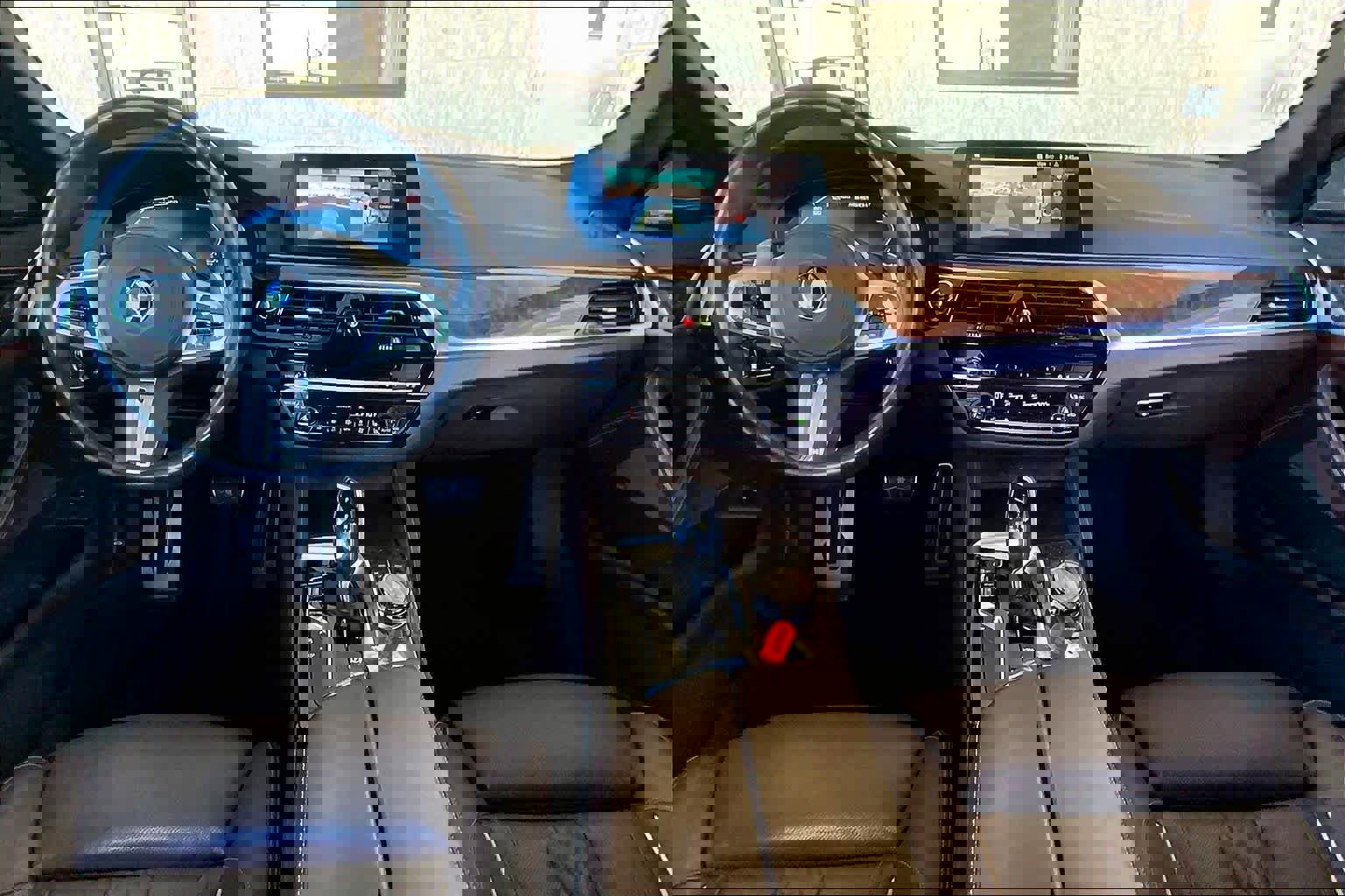 Used 2020 BMW M550i xDrive w/ Dynamic Handling Package image 16