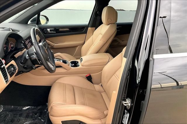 Used 2022 Porsche Cayenne AWD/4WD image 24