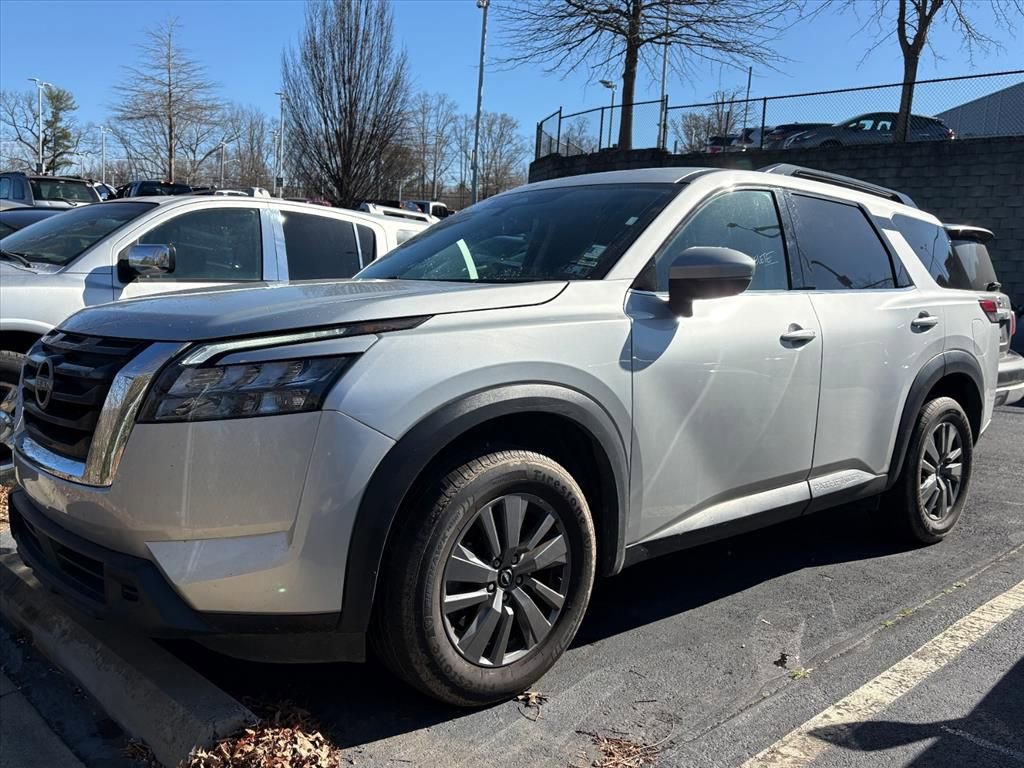 Used 2025 Nissan Pathfinder SV image 3
