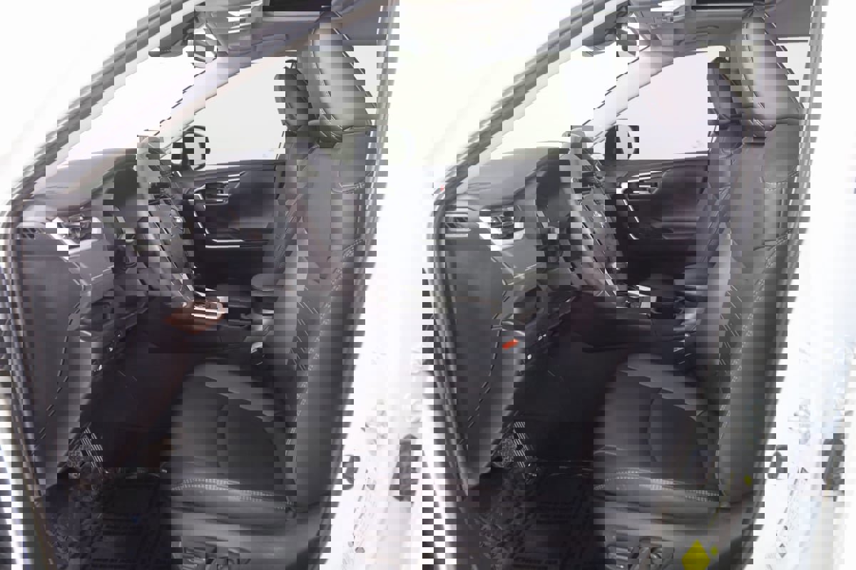 Used 2024 Toyota RAV4 Limited image 12