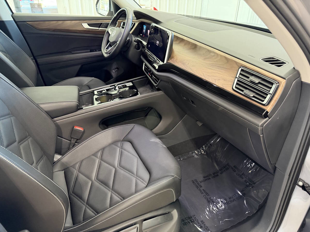 Used 2025 Volkswagen Atlas SE image 4