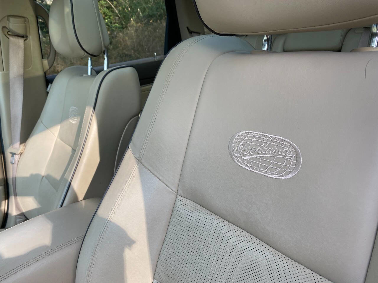 Used 2017 Jeep Grand Cherokee Overland image 47