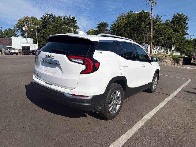 Used 2024 GMC Terrain SLT FWD image 2