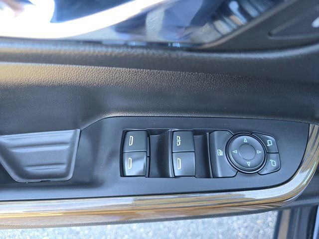 Used 2023 GMC Acadia SLE FWD image 17