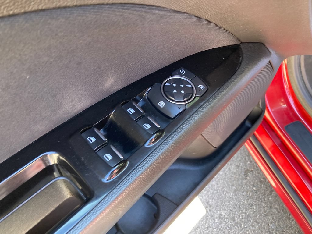 Used 2016 Ford Fusion SE FWD image 16