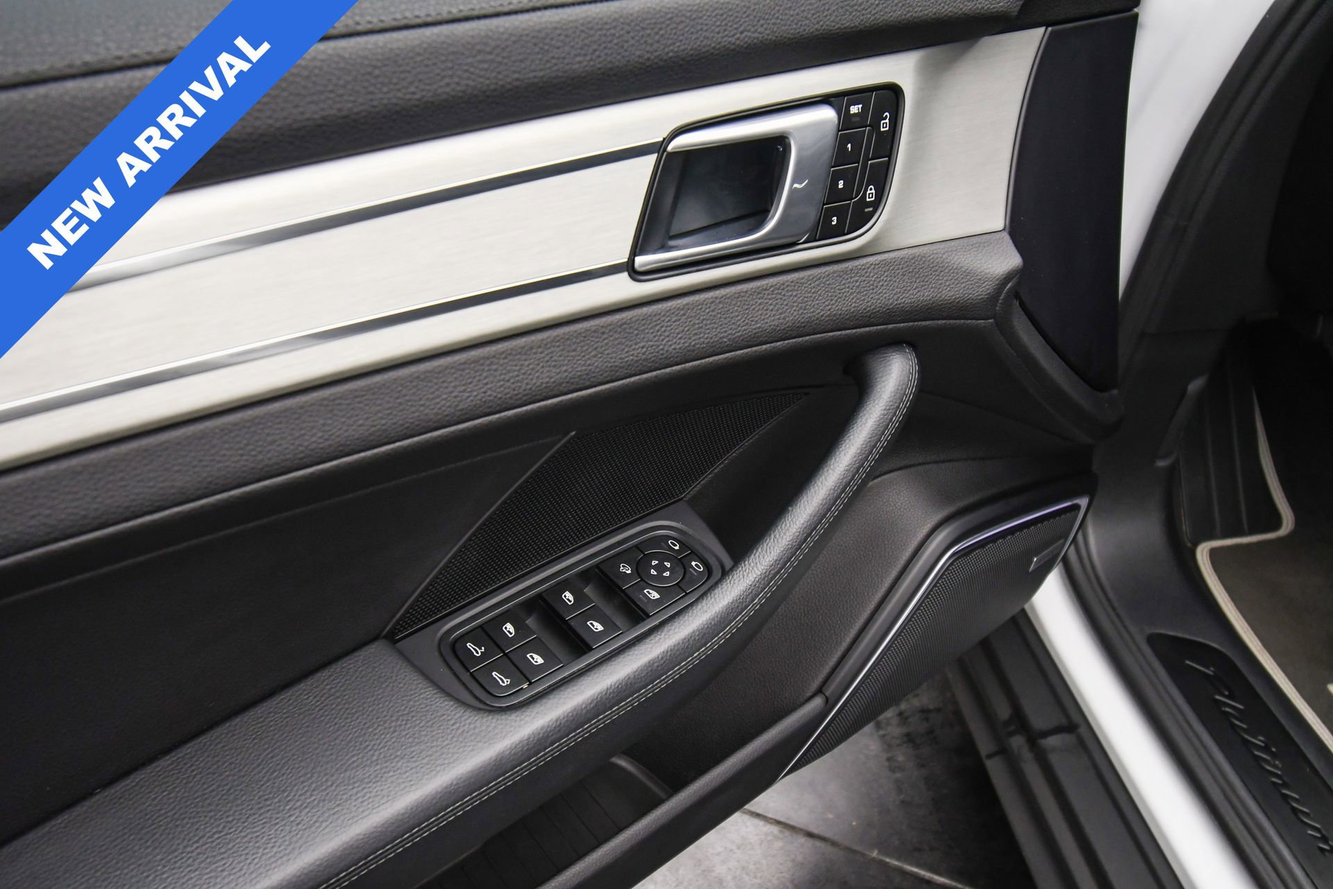 Used 2022 Porsche Panamera Platinum Edition image 44