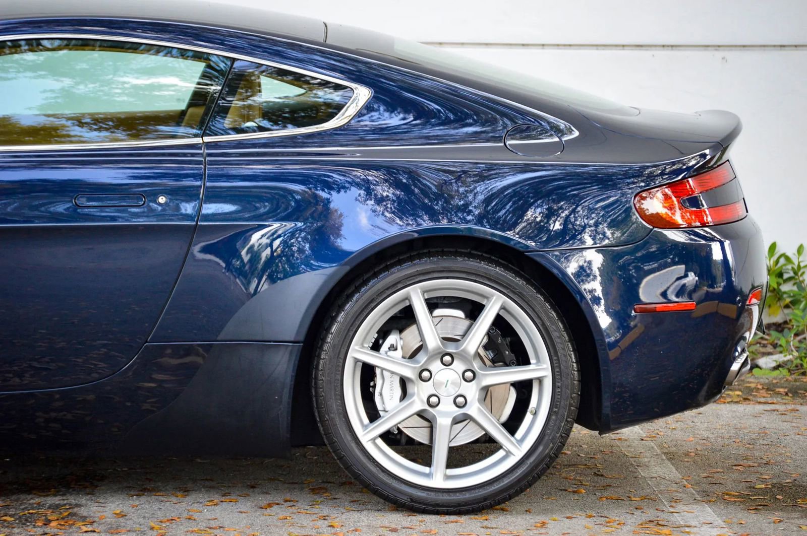 Used 2008 Aston Martin V8 Vantage Coupe image 8