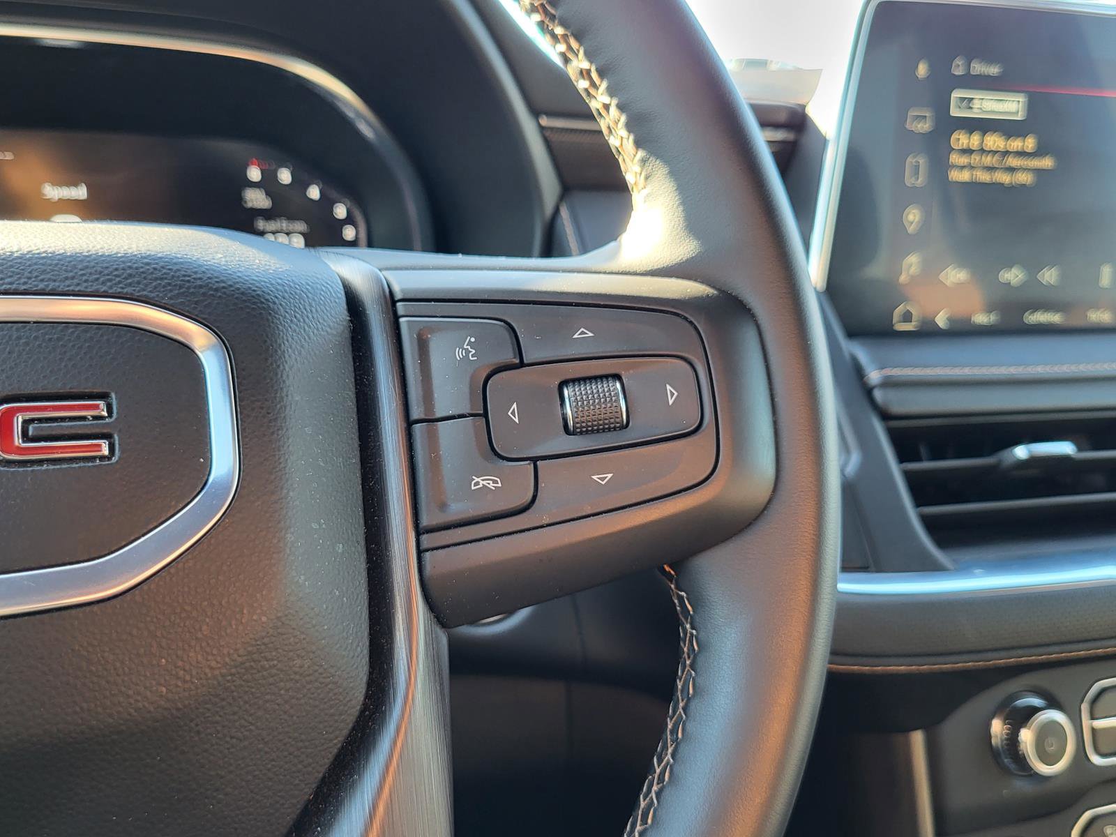 Used 2024 GMC Yukon AT4 w/ Technology Package image 24