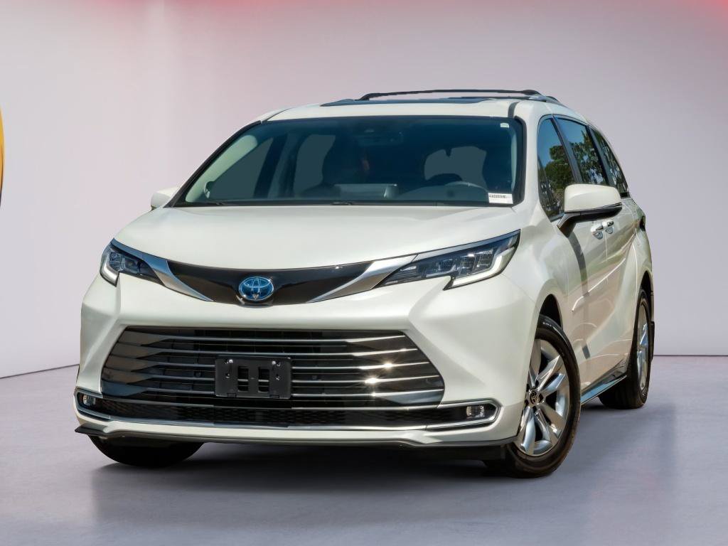 Used 2022 Toyota Sienna Limited FWD image 1