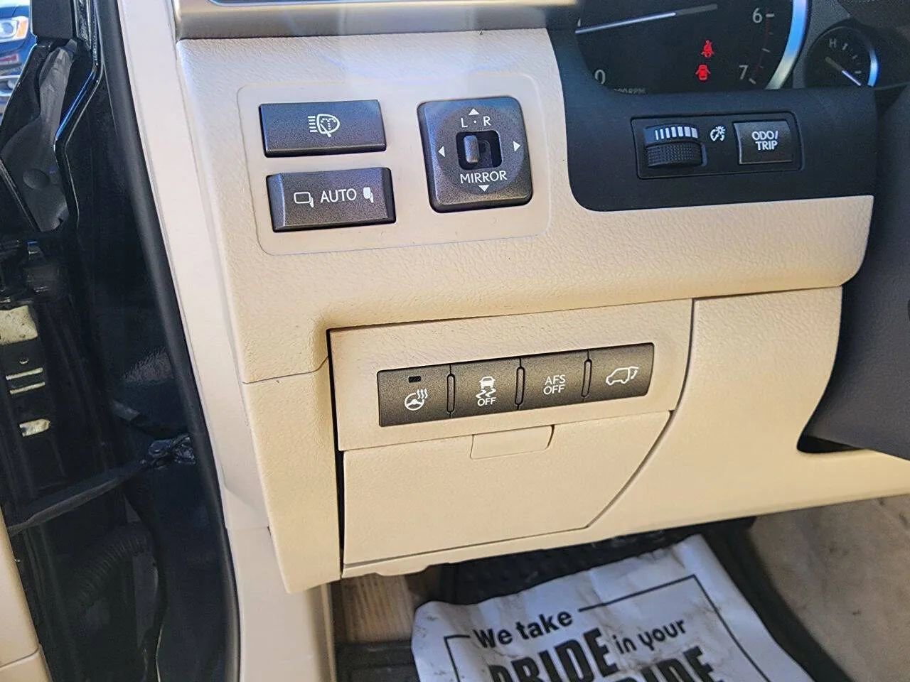 Used 2013 Lexus LX 570 LX 570 Sport Utility 4D w/ Luxury Pkg w/Pre-crash image 24