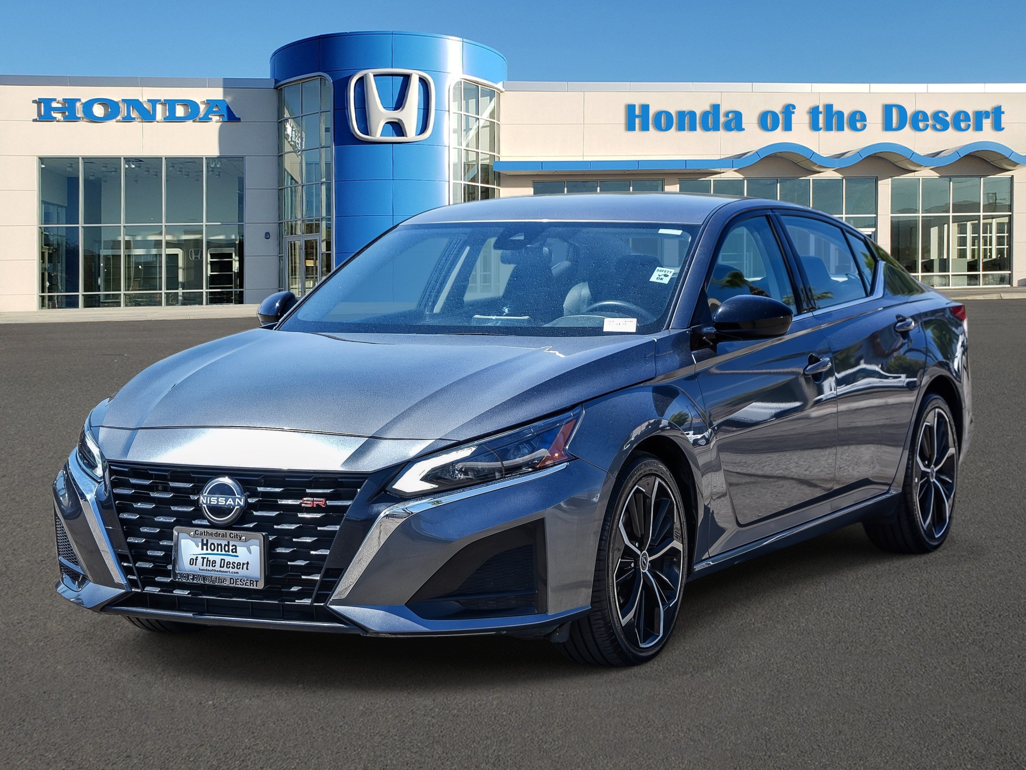 Used 2024 Nissan Altima 2.5 SR FWD image 3
