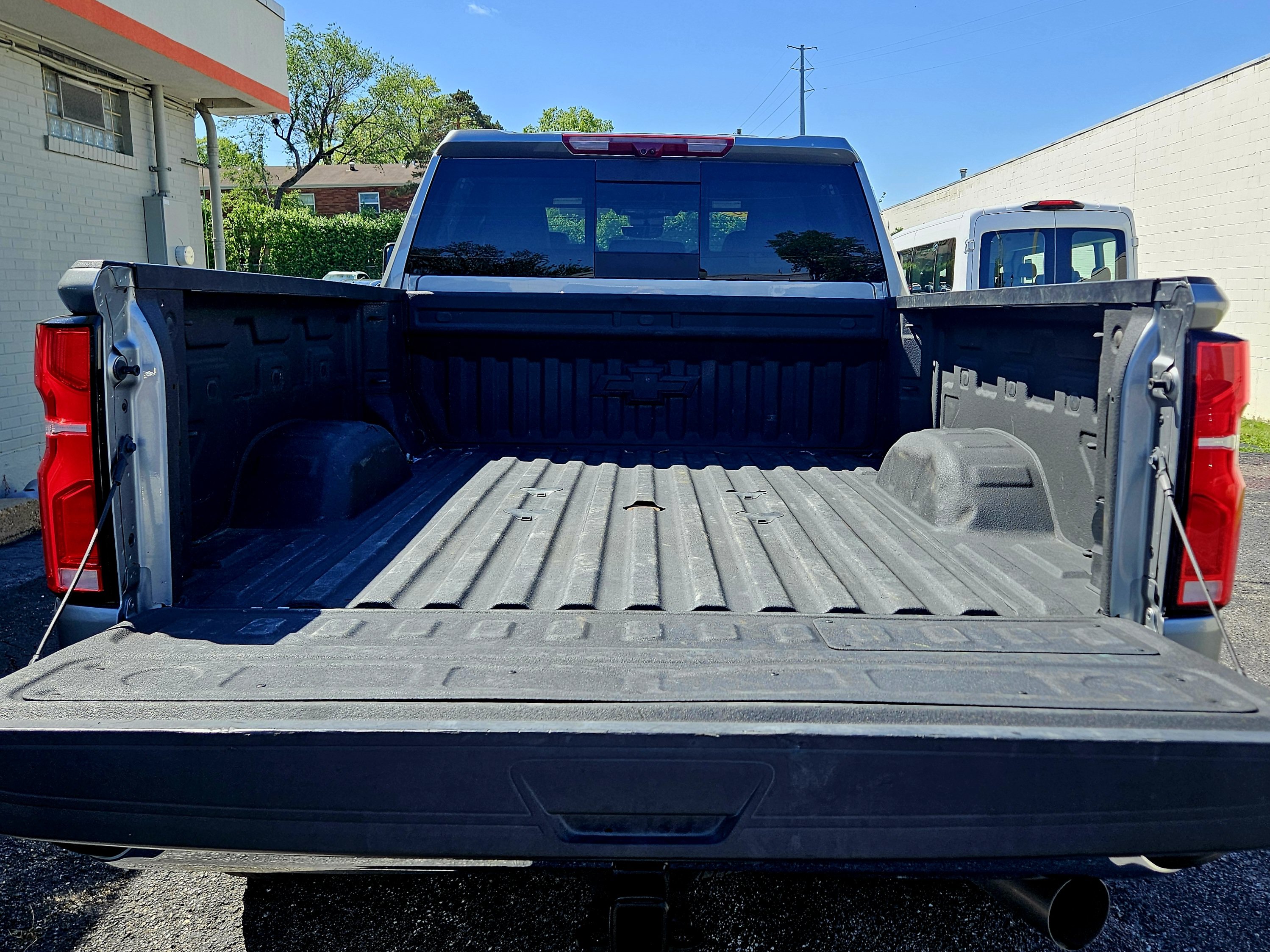 Used 2025 Chevrolet Silverado 2500 LTZ w/ LTZ Plus Package AWD/4WD image 15