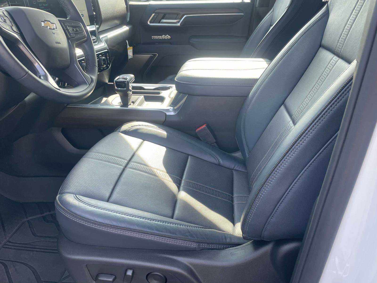 Certified 2025 Chevrolet Silverado 1500 High Country w/ High Country Premium Package AWD/4WD image 14