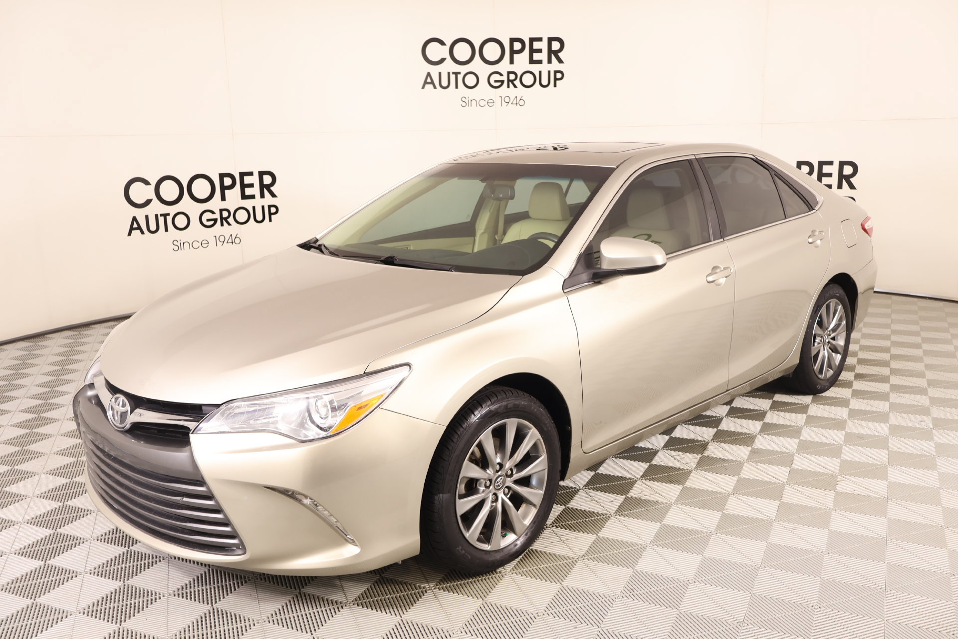 Used 2017 Toyota Camry FWD image 11
