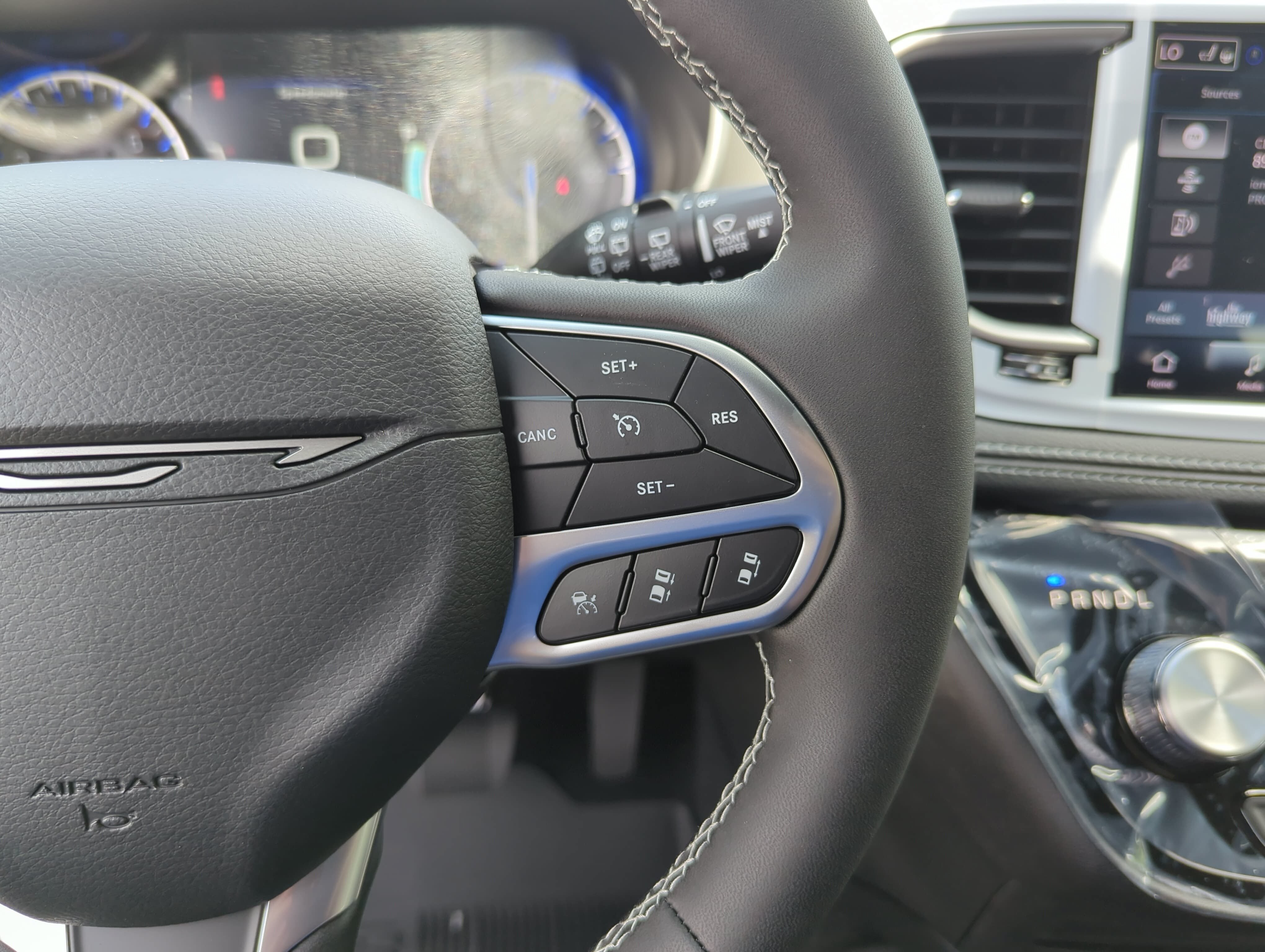 New 2027 Chrysler Pacifica Select AWD/4WD image 16