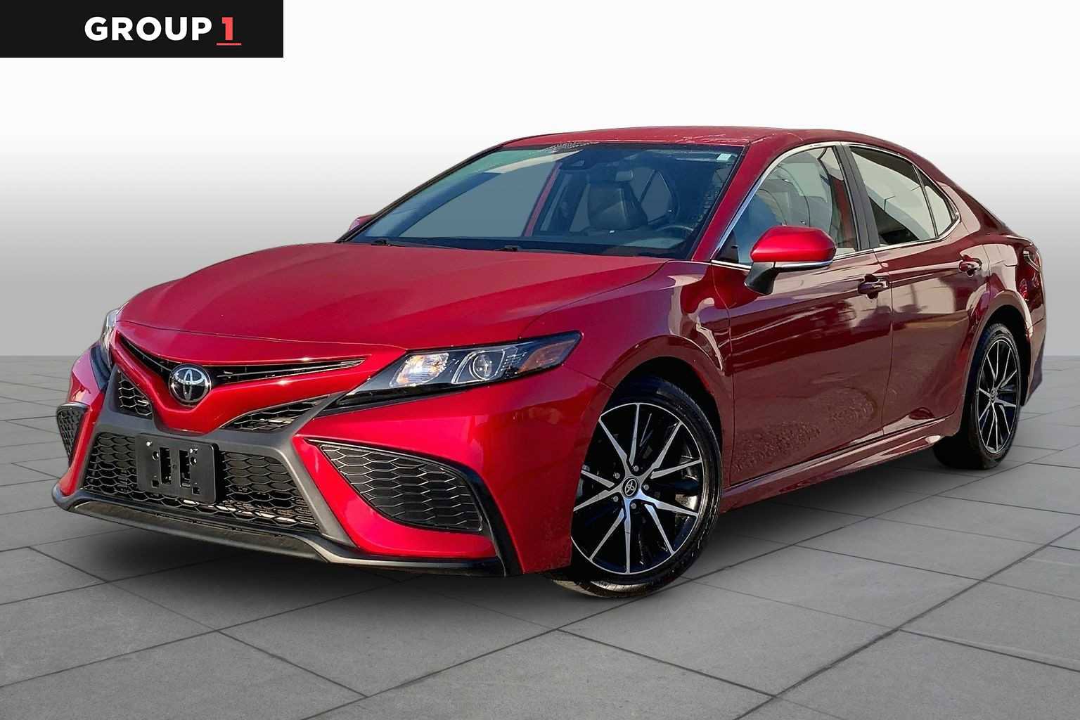 Used 2023 Toyota Camry SE image 1