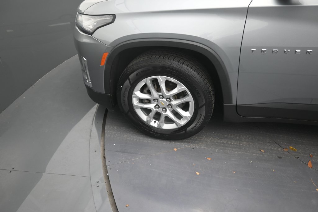 Used 2023 Chevrolet Traverse LS FWD image 9